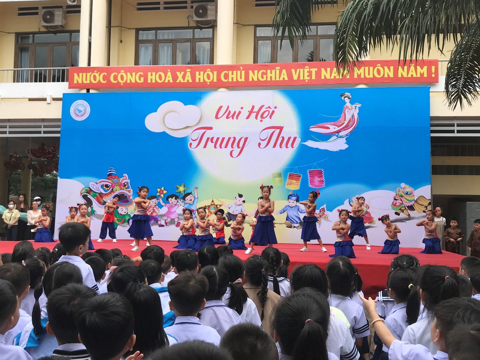 TRƯỜNG THDL NGUYỄN BỈNH KHIÊM TỔ CHỨC VUI TẾT TRUNG THU NĂM 2023