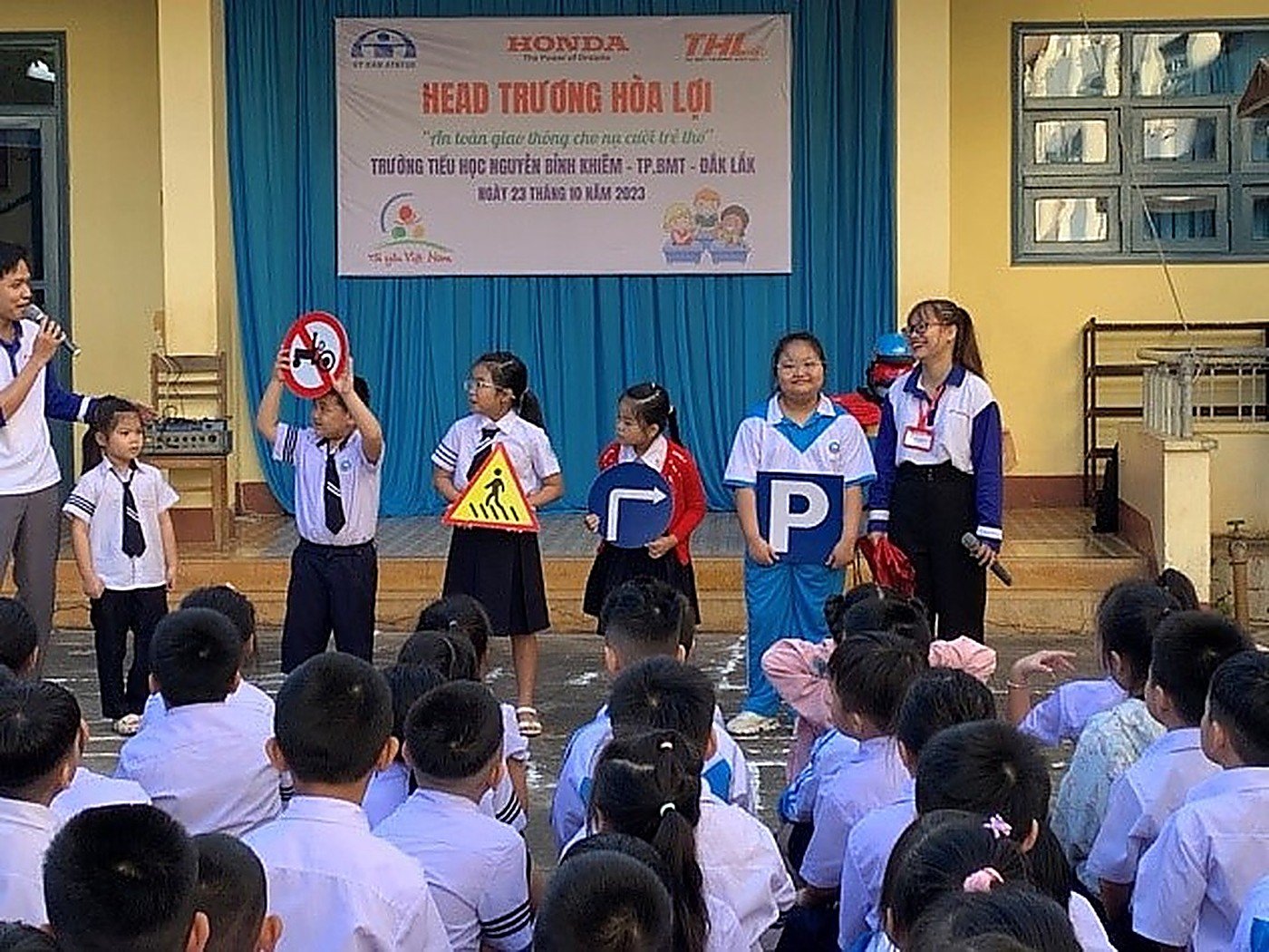 HỌC SINH TRƯỜNG THDL NGUYỄN BỈNH KHIÊM VỚI CHƯƠNG TRÌNH “AN TOÀN GIAO THÔNG CHO NỤ CƯỜI TRẺ THƠ”