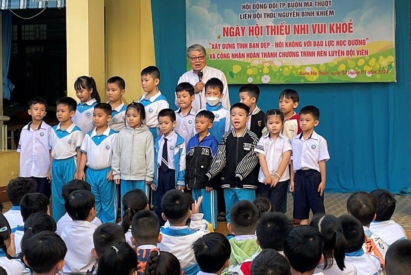 TUYÊN DƯƠNG HỌC SINH ĐẠT ĐIỂM CAO TRONG CUỘC THI GIẢI TOÁN TIẾNG VIỆT VÀ TIẾNG ANH TRÊN INTERNET CẤP TỈNH NĂM HỌC 2023-2024