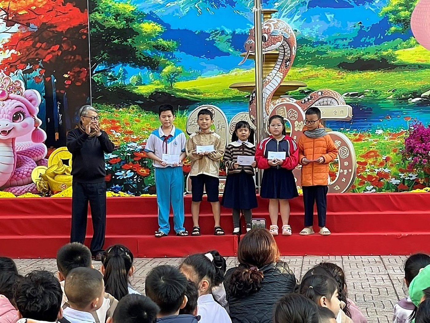 TRƯỜNG THDL NGUYỄN BỈNH KHIÊM KHEN THƯỞNG CÁC LỚP ĐẠT GIẢI CAO TRONG HOẠT ĐỘNG CHỤP ẢNH XUÂN 2025