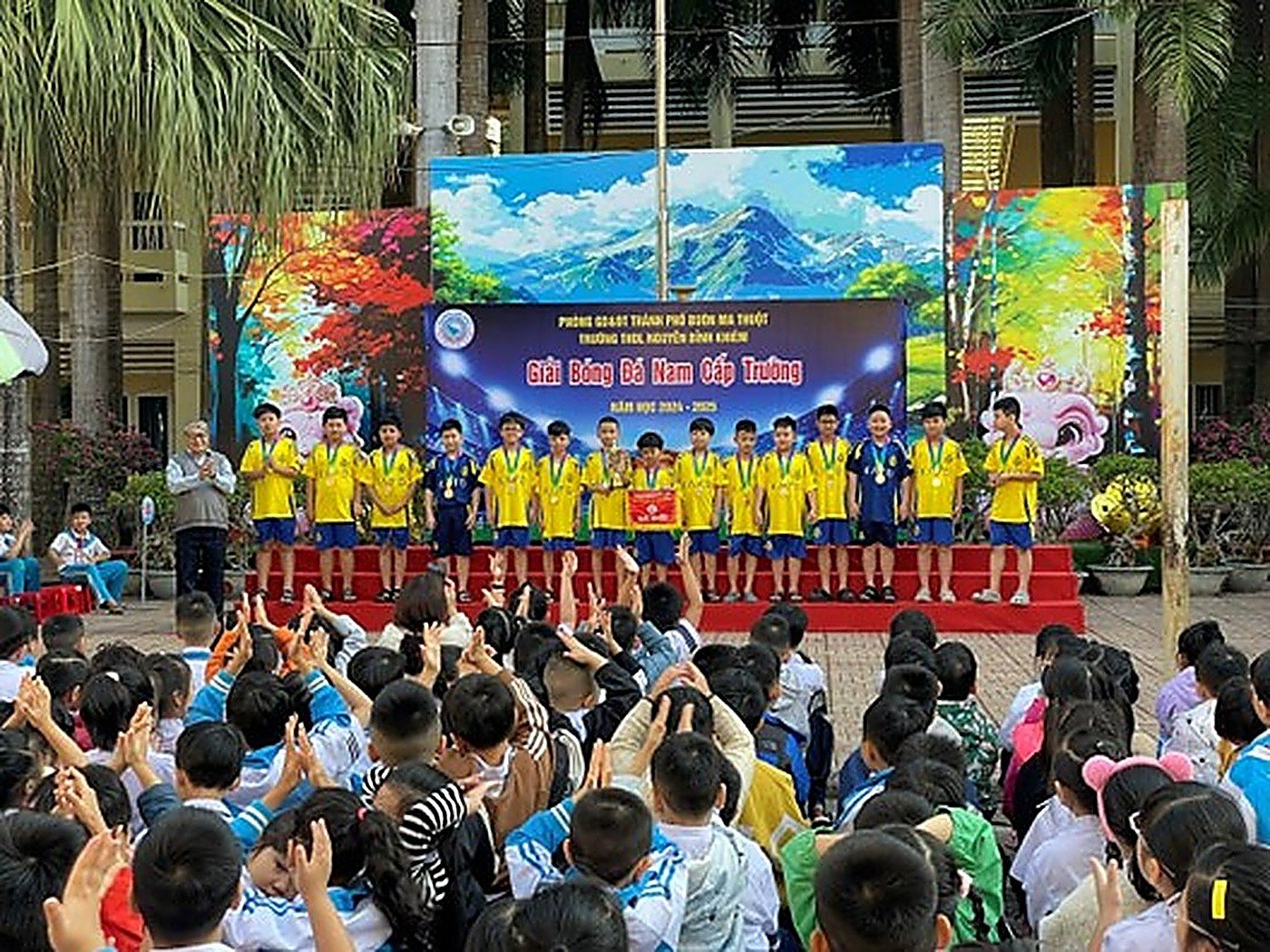 TRƯỜNG THDL NGUYỄN BỈNH KHIÊM TUYÊN DƯƠNG HỌC SINH GIỎI CẤP TRƯỜNG MÔN CỜ VUA VÀ MÔN BÓNG ĐÁ NAM KHỐI 5 – NĂM HỌC 2024-2025