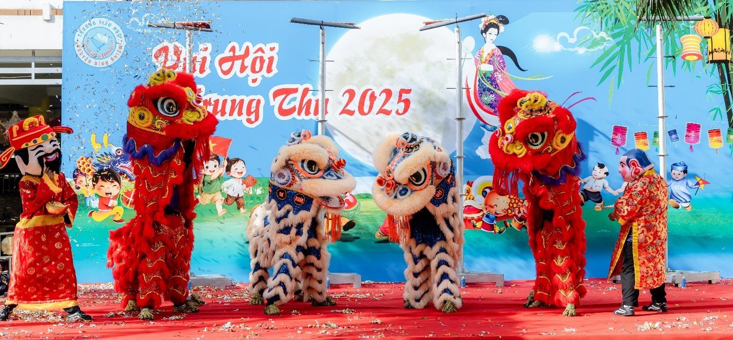 TRƯỜNG TIỂU HỌC NGUYỄN BỈNH KHIÊM TỔ CHỨC CÁC HOẠT ĐỘNG MỪNG TRUNG THU NĂM 2025