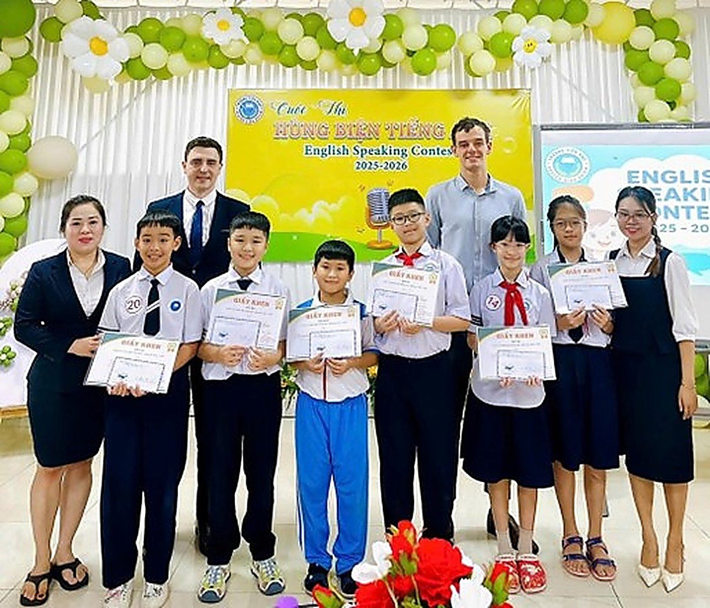 TRƯỜNG TIỂU HỌC NGUYỄN BỈNH KHIÊM TỔ CHỨC CUỘC THI HÙNG BIỆN TIẾNG ANH