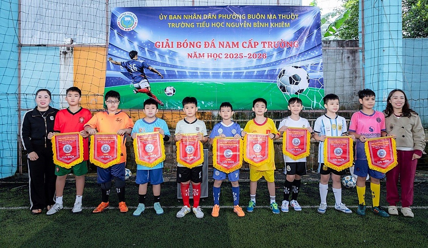 TRƯỜNG TIỂU HỌC NGUYỄN BỈNH KHIÊM TỔ CHỨC GIẢI BÓNG ĐÁ NAM CHO HỌC SINH KHỐI LỚP 5